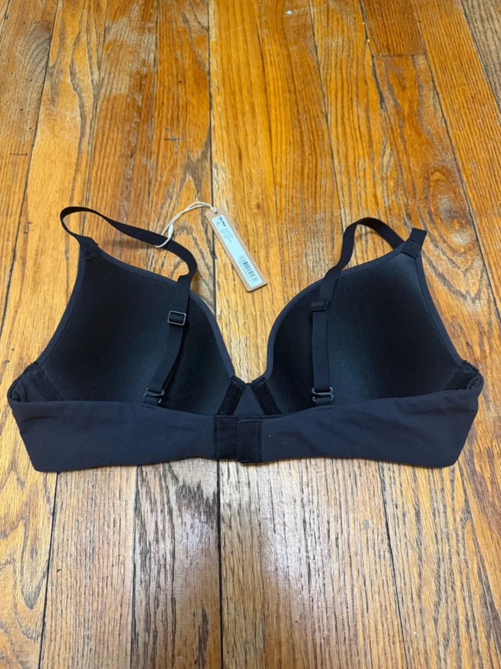 SOLD!!! 
SKIMS Black T-Shirt Bra with Molded Cups - Picture 2 of 5